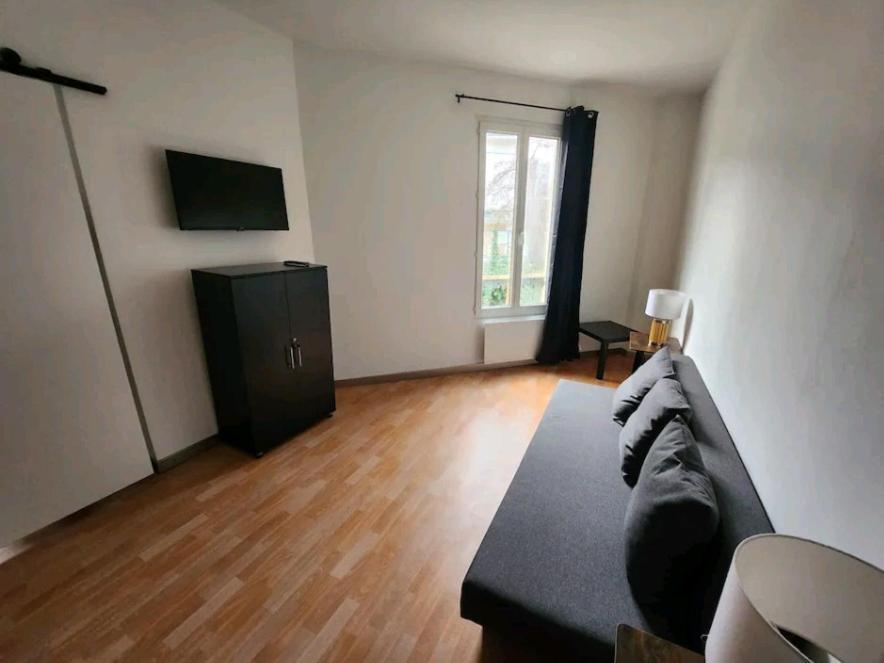 Tres Beau 2 Pieces A 400M De Paris Apartment Жантили Екстериор снимка